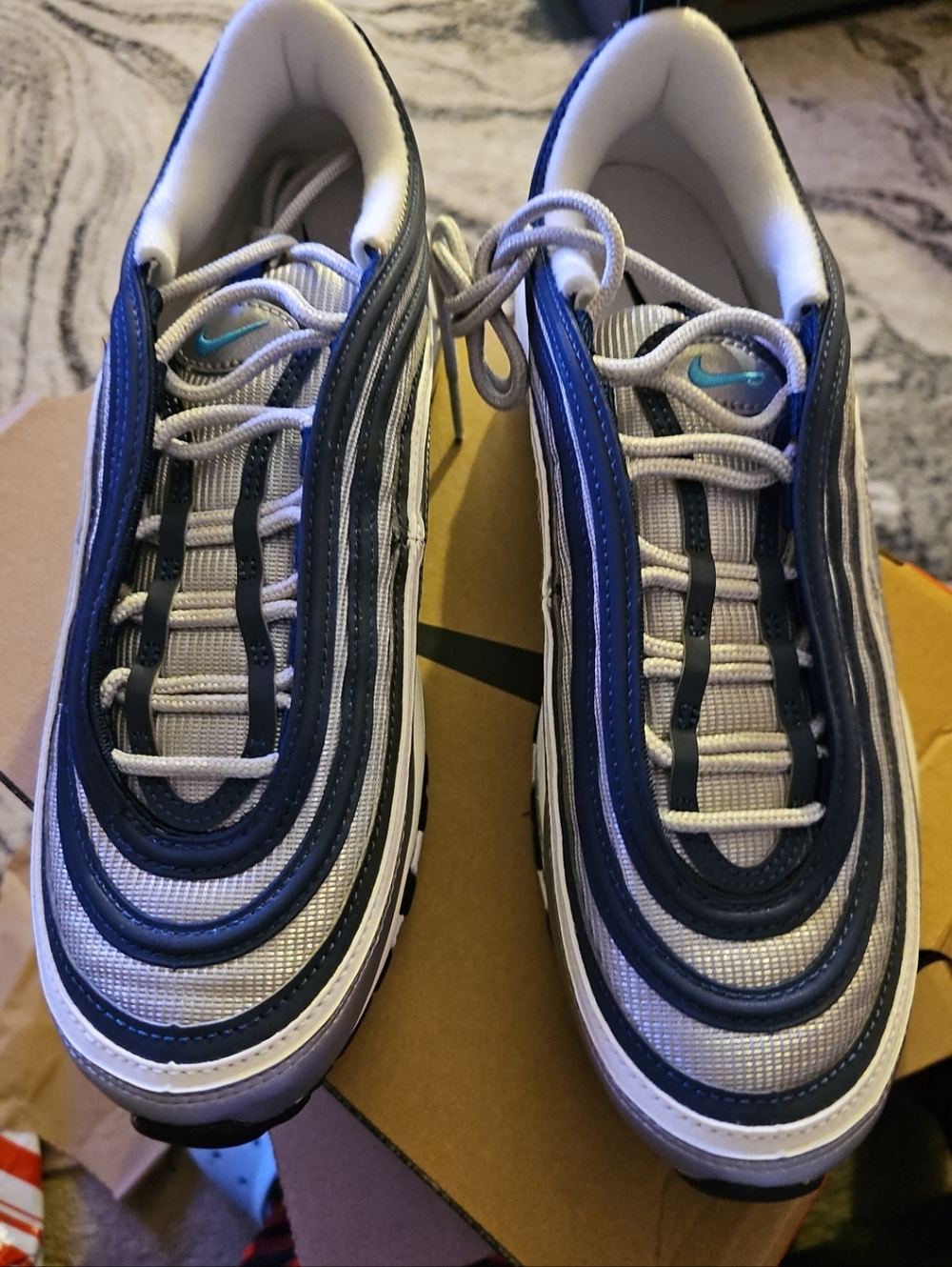 Nike Air Max 97 Silver and Navy Blue Wave-Striped Sneakers Size 9 New